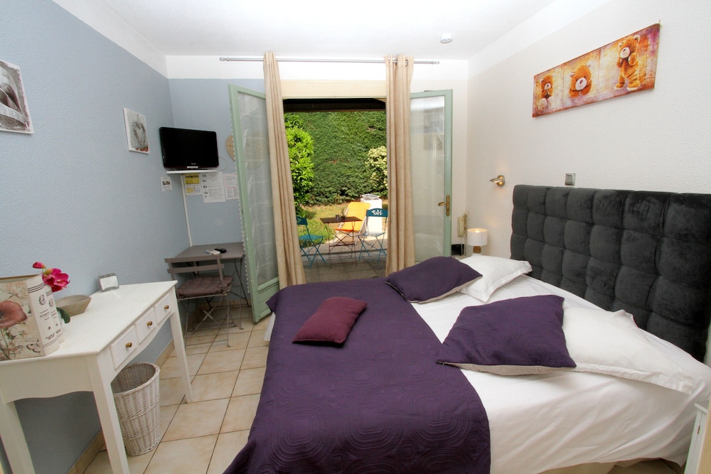Auberge Des Pins 14/42