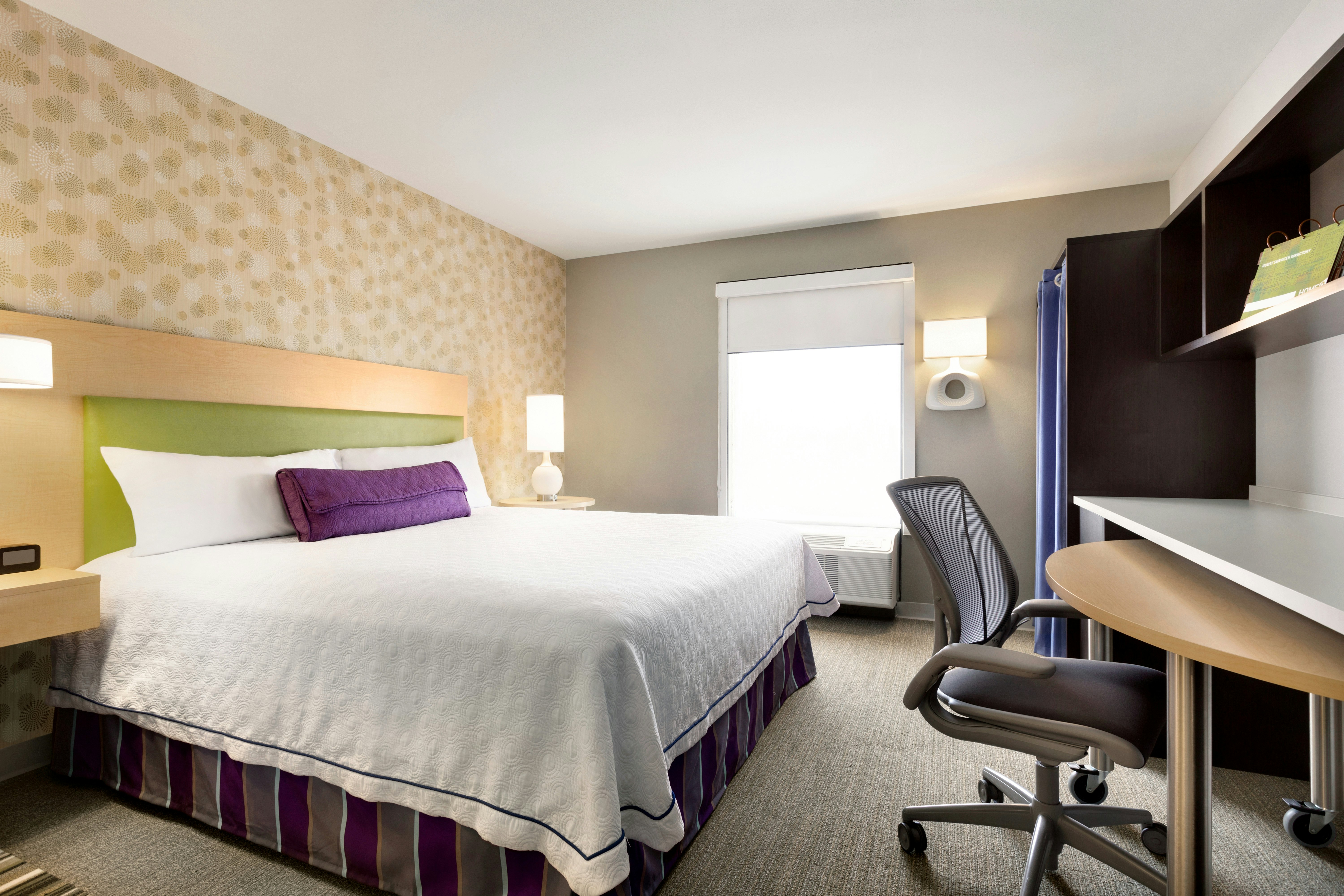 STUDIO, SUITE, KING BED