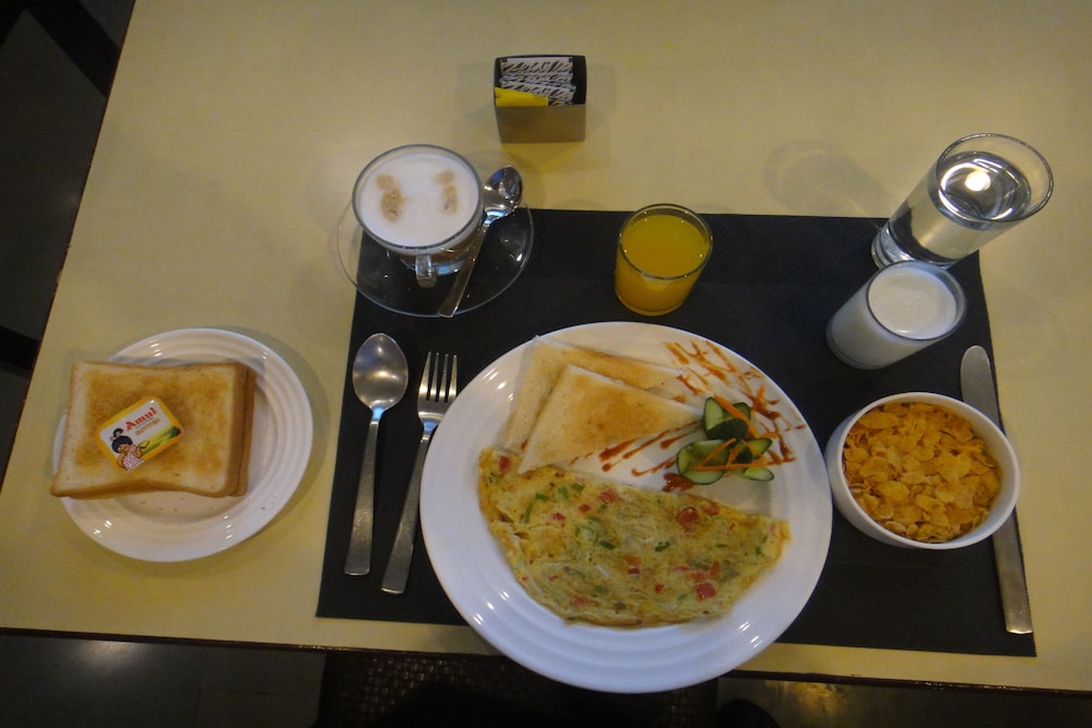 Hotel Shikha 50/59