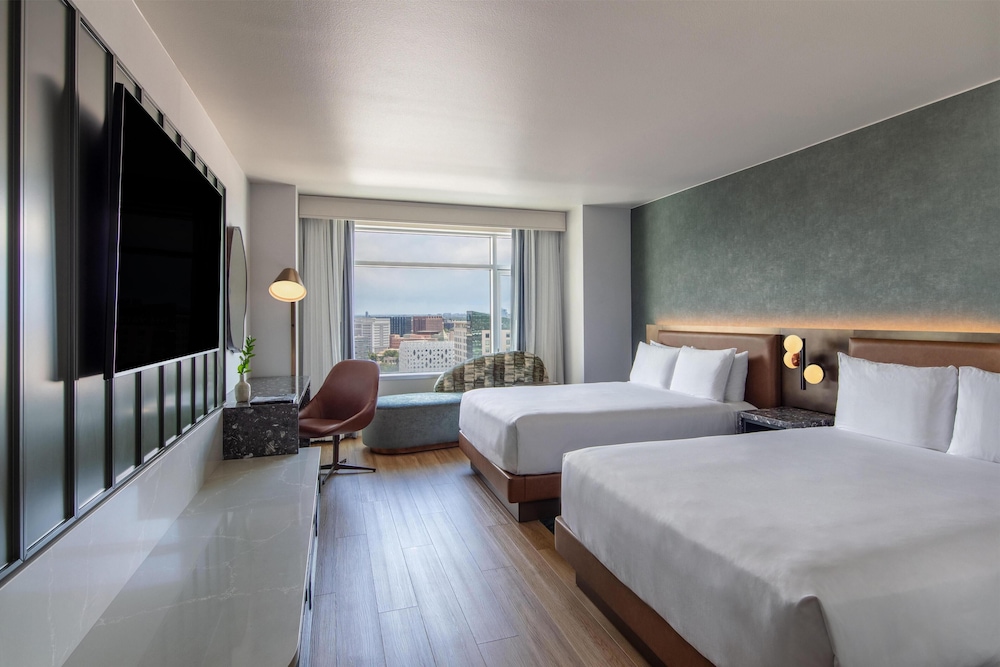Room, 2 Queen Beds, Mountain View
