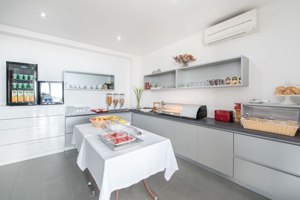 Beachfront Villa Mediteran 24/50