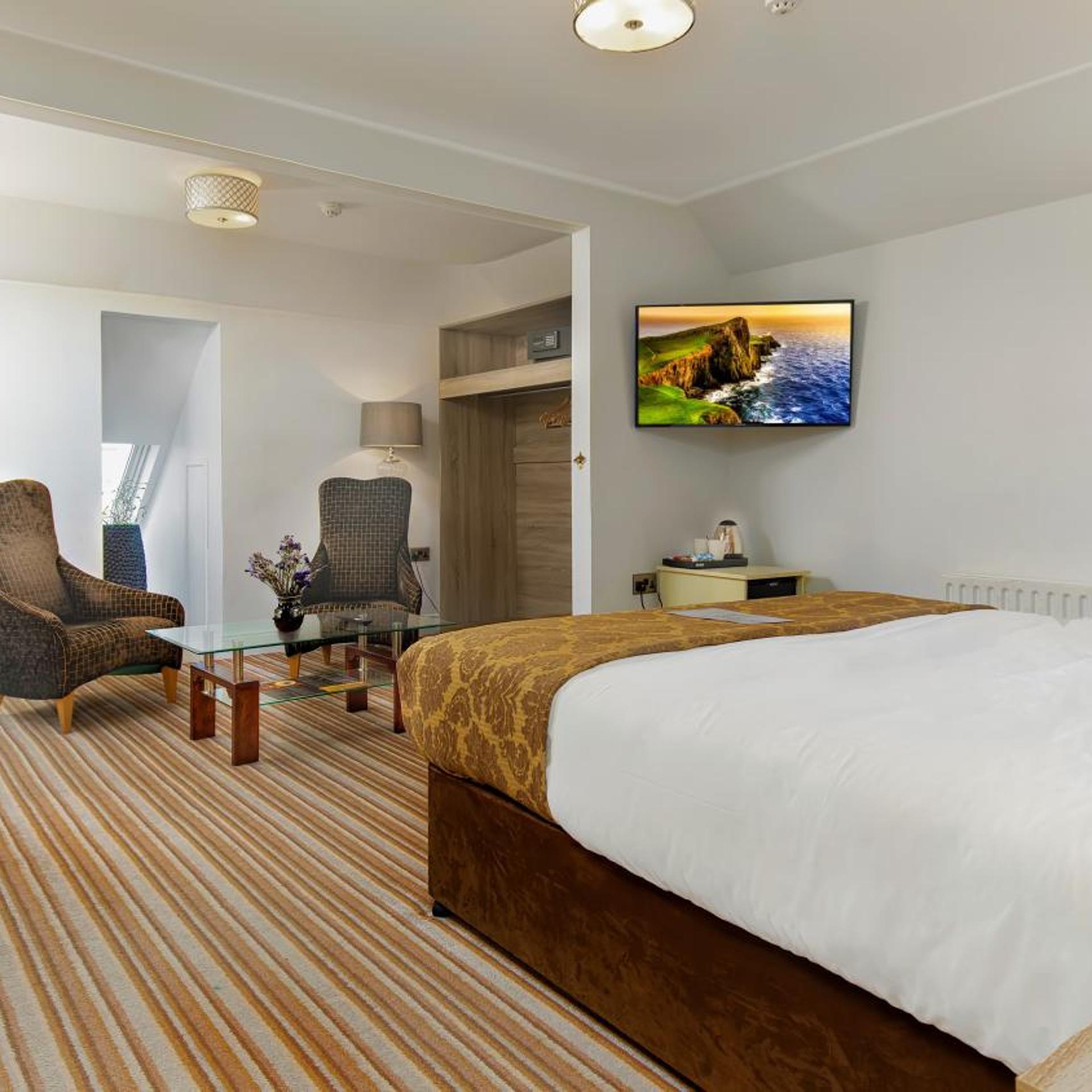 LOFT, SUITE