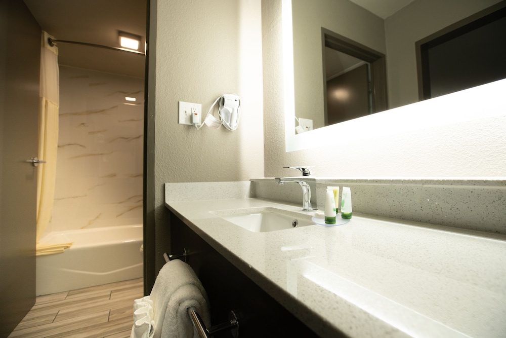Surestay Plus Hotel By Best Western Point Richmond 19/37