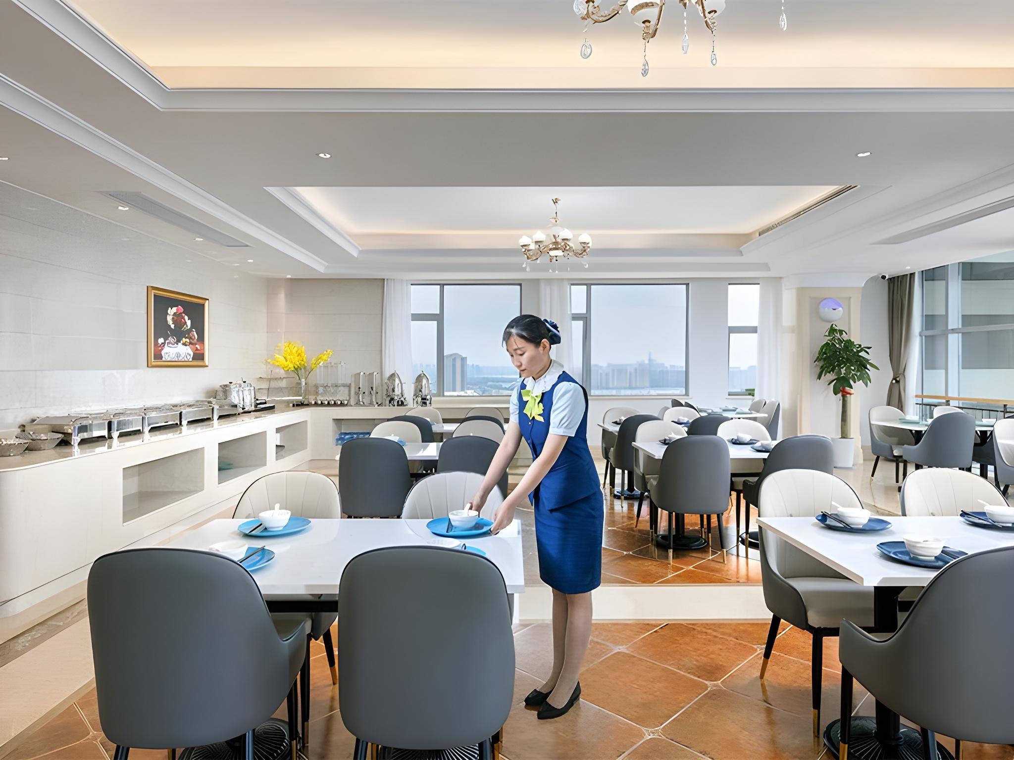 Vienna International Hotel (Dongwu South Road Hongzhuang Metro Station) 18/24