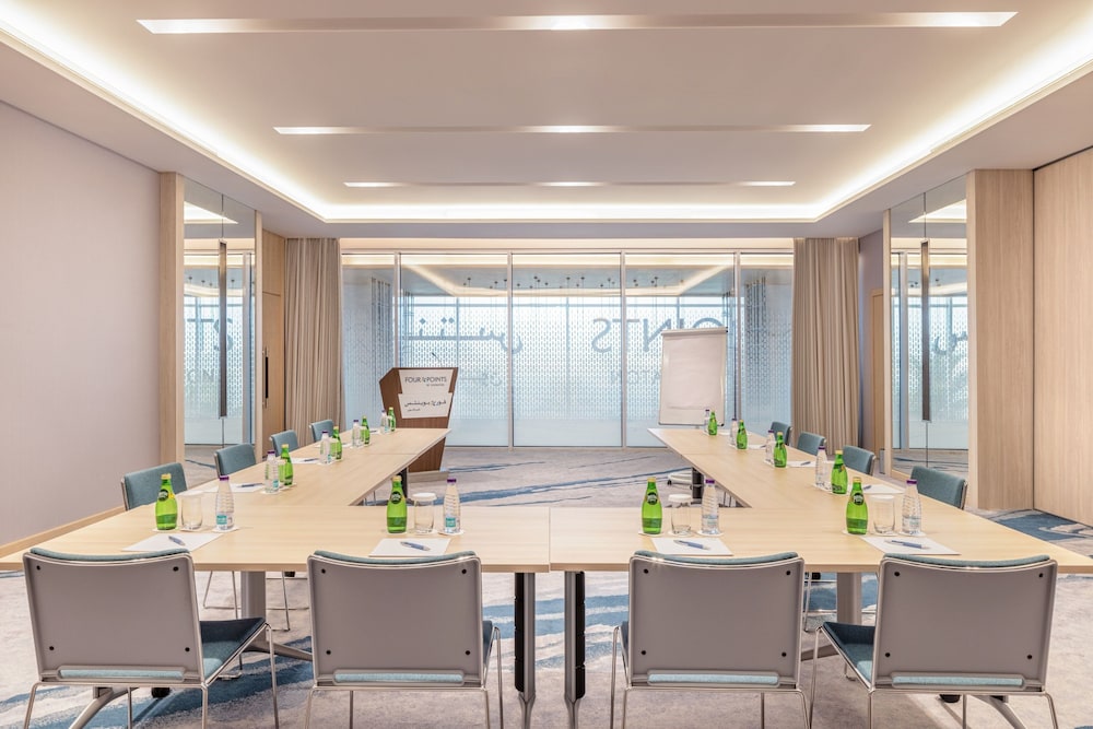 فور بوينتس شيراتون كورنيش جدة(Four Points by Sheraton Jeddah Corniche) 43/50