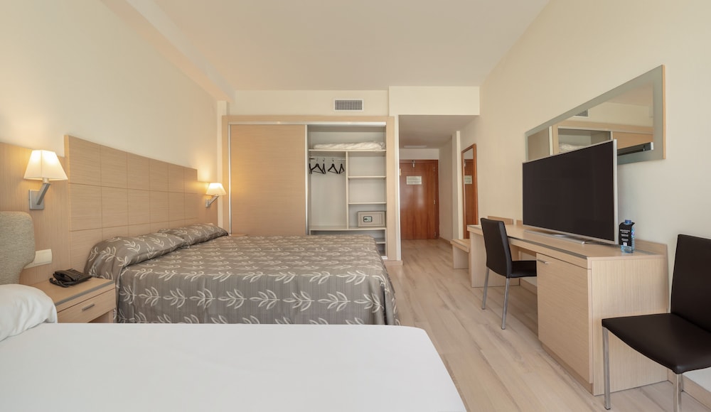 Room, Triple, Twin Beds, Sofa, Balcony