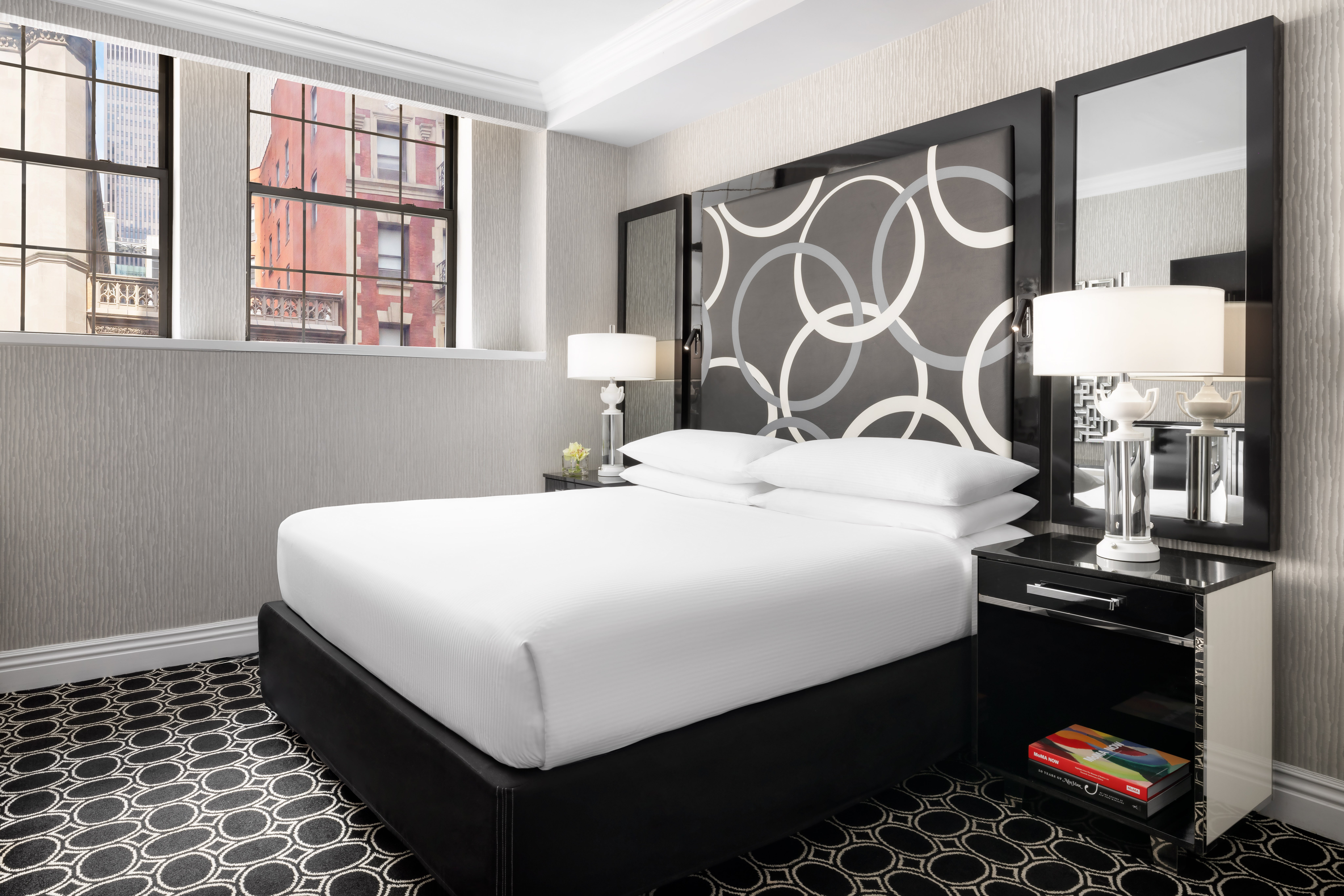 DELUXE, QUEEN BED
