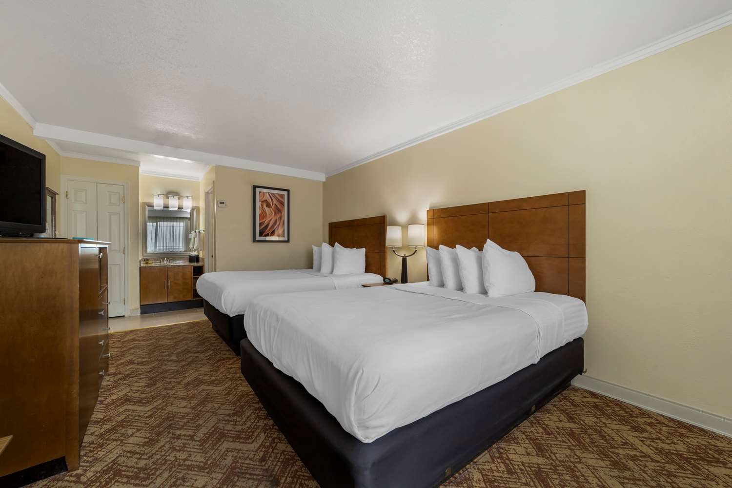 Best Western Plus Northwoods Inn 23/80