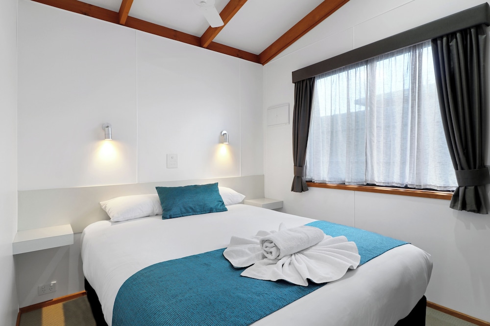 Cabin, 1 Double and 2 Bunk Beds