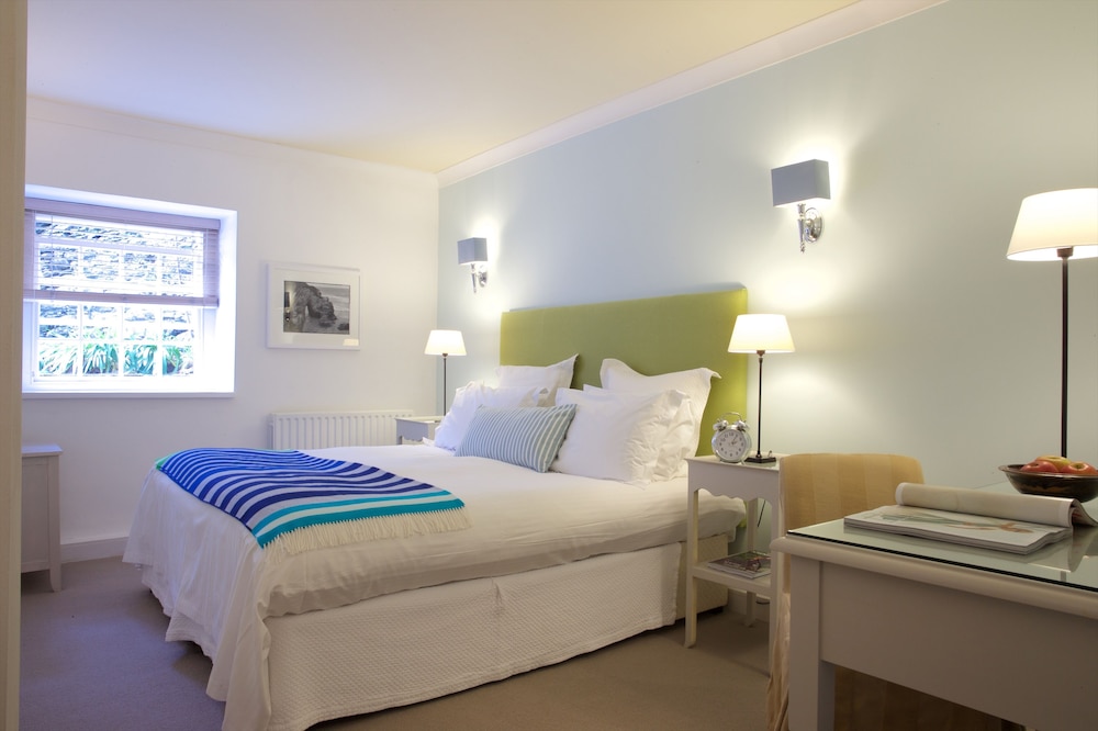 The Lugger Hotel 35/70