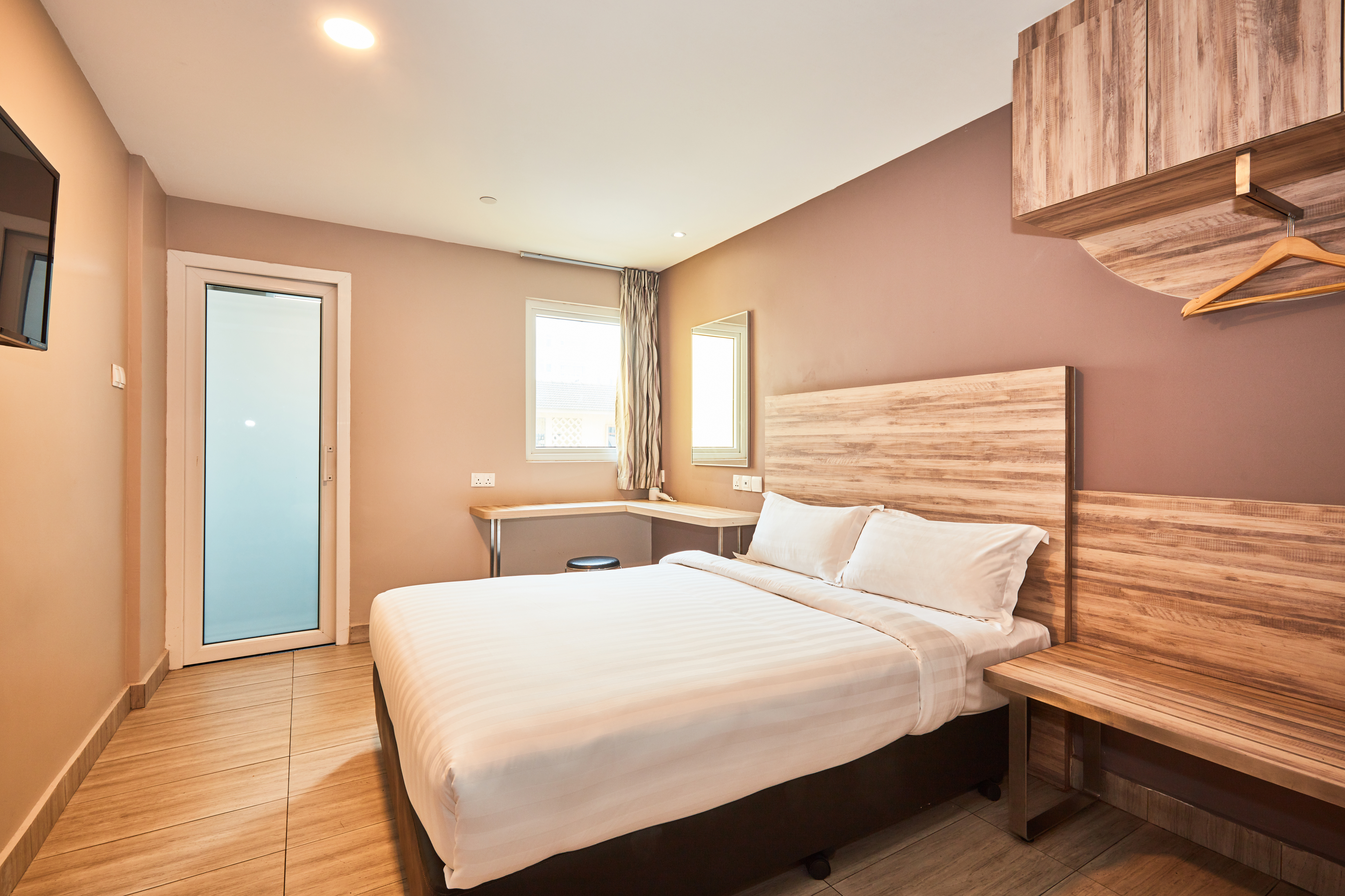 SUPERIOR, 1 DOUBLE AND 1 SINGLE BED