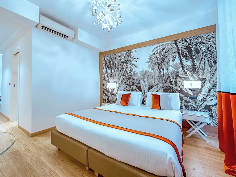 Hotel Jolanda 5/50