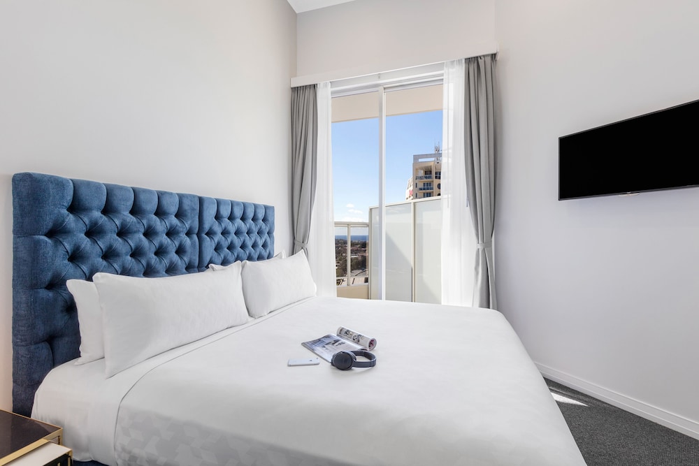3 Bedrooms, Penthouse, 3 King Beds, City Side