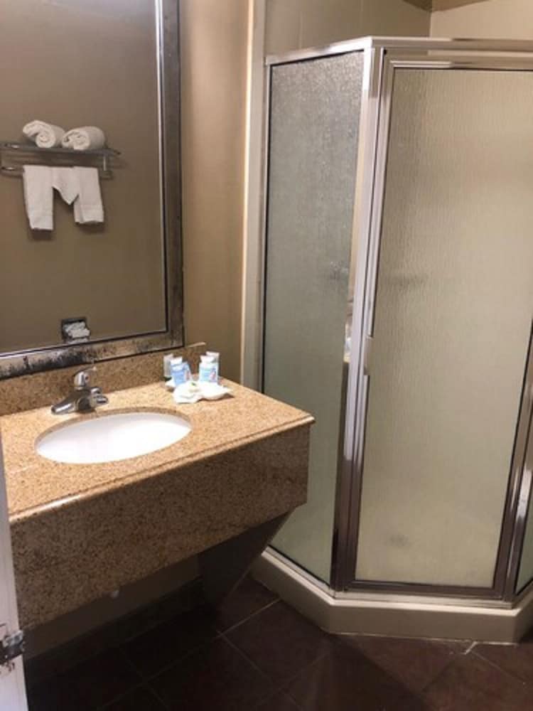 Howard Johnson by Wyndham Odessa TX 16/49