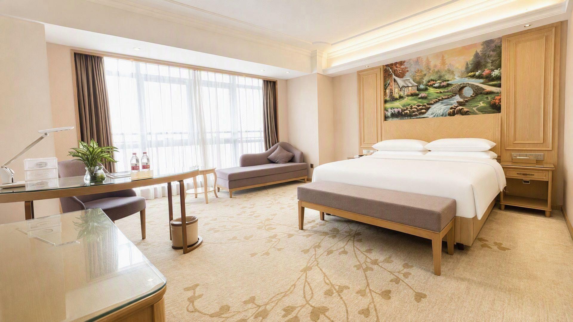 Deluxe, King Bed, with View, Vienna Hotel (Chongqing Yuanjiagang Metro Station) 2/2