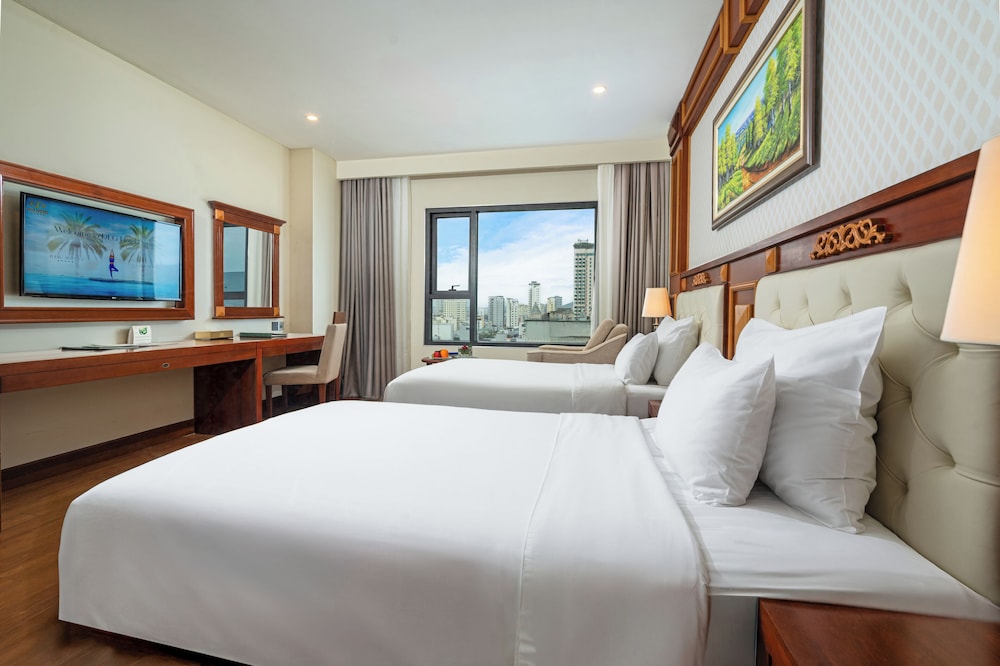 DELUXE, TWIN BEDS, PARTIAL OCEAN VIEW