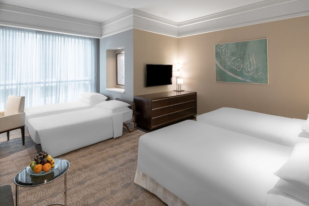 ROOM, 4 BEDS