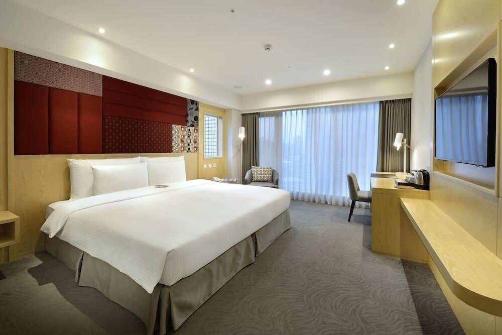 SUPERIOR, QUEEN BED
