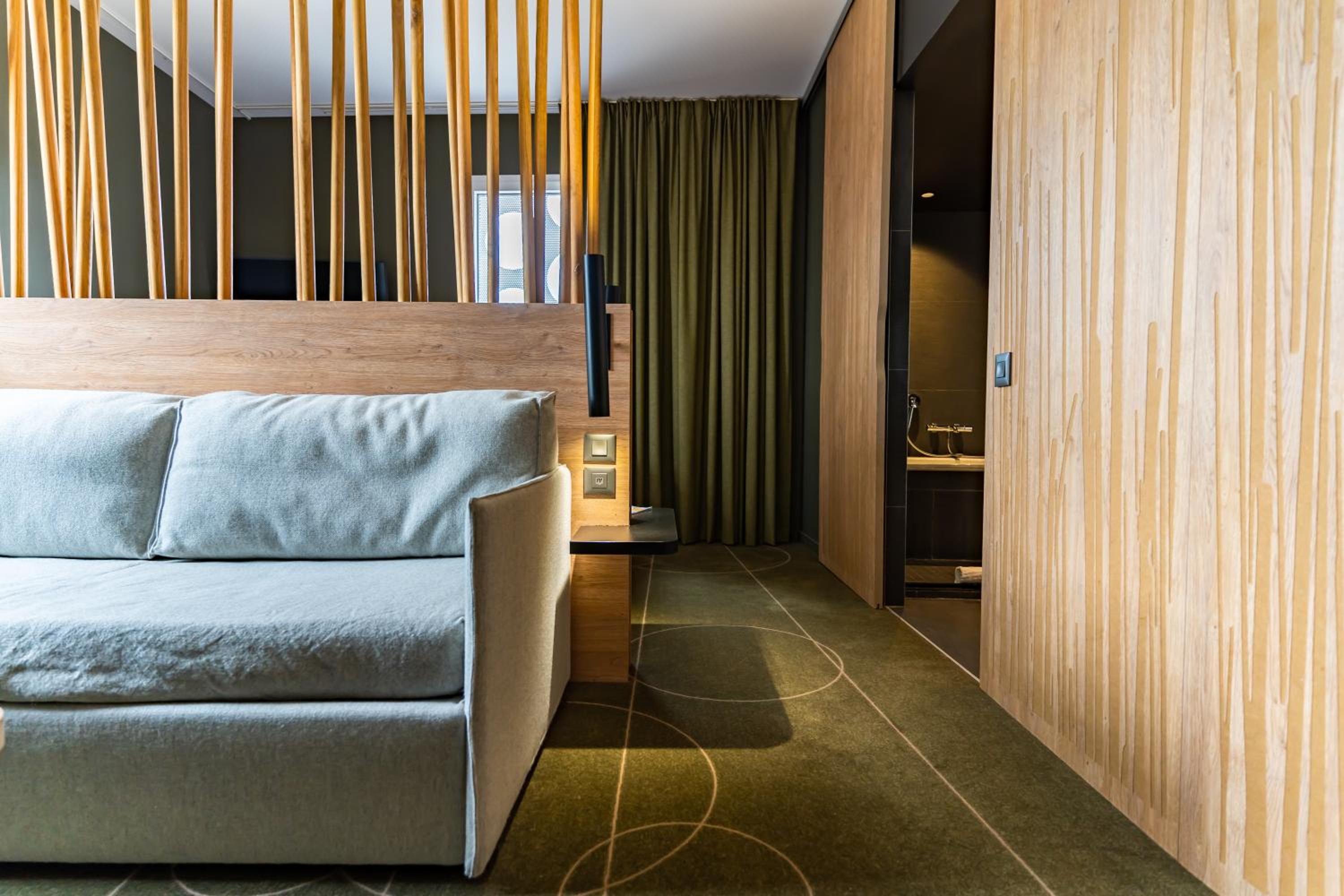 JUNIOR SUITE, KING BED, SOFA