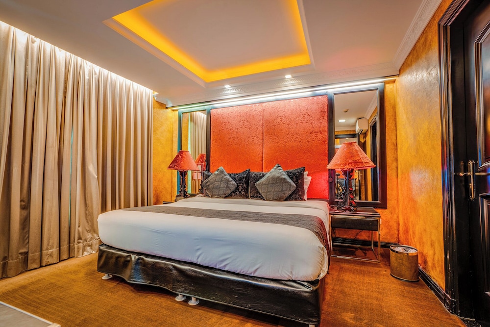 EXECUTIVE, SUITE