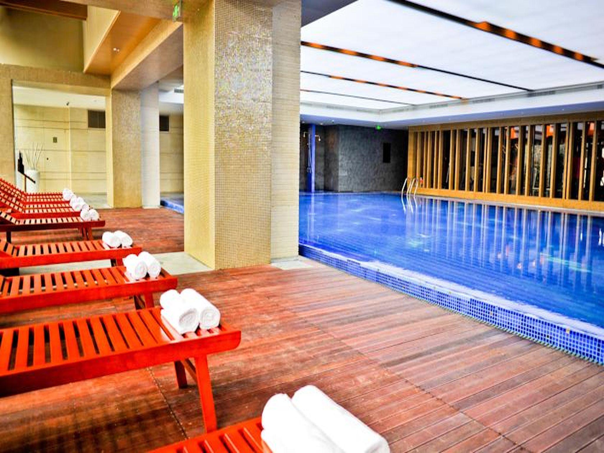 Chengdu Airport Hotel 35/55