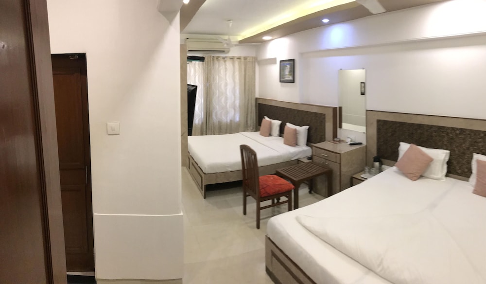 Hotel Mina International 20/30