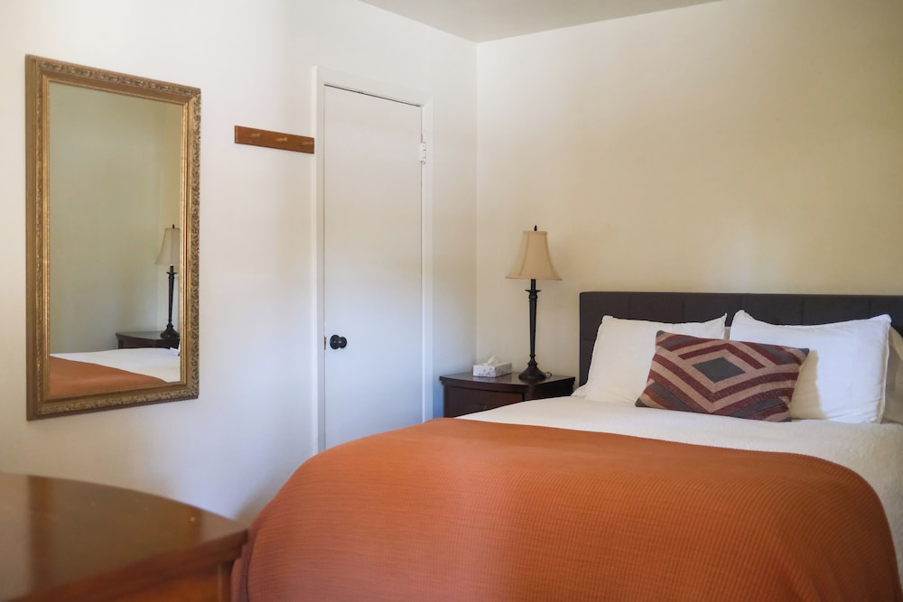 Rocky Mountain Inn 10/50