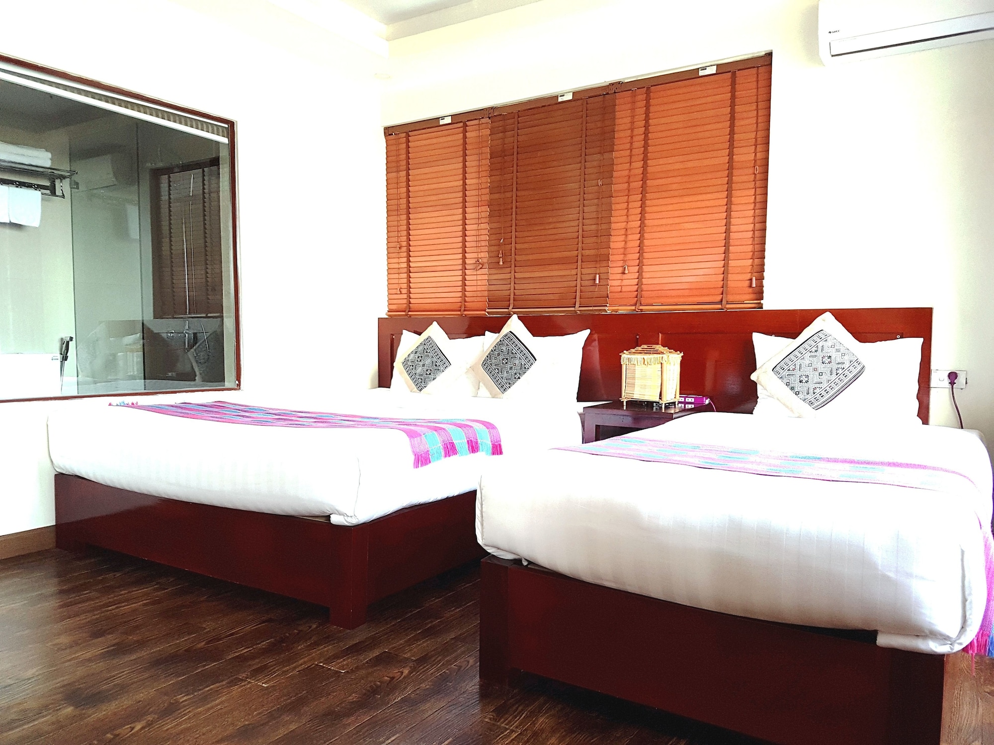 2 BEDROOMS, DELUXE, DOUBLE OR TWIN BED