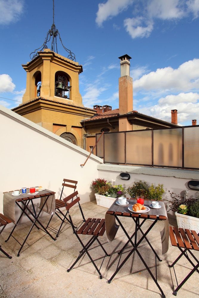 Hearth Hotel 86/92