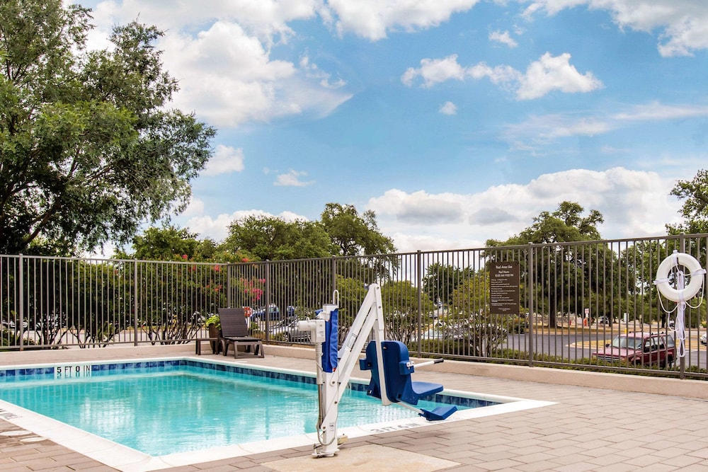 Comfort Suites South Austin 10/25