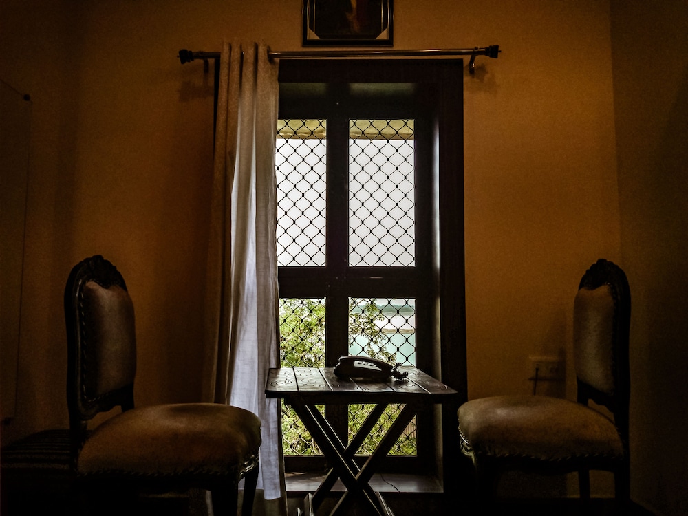 Dwivedi Hotels Sri Omkar Palace 26/37