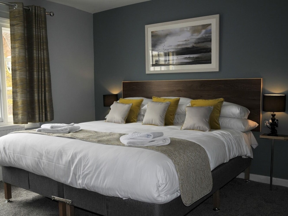 The Coach Hotel 12/34