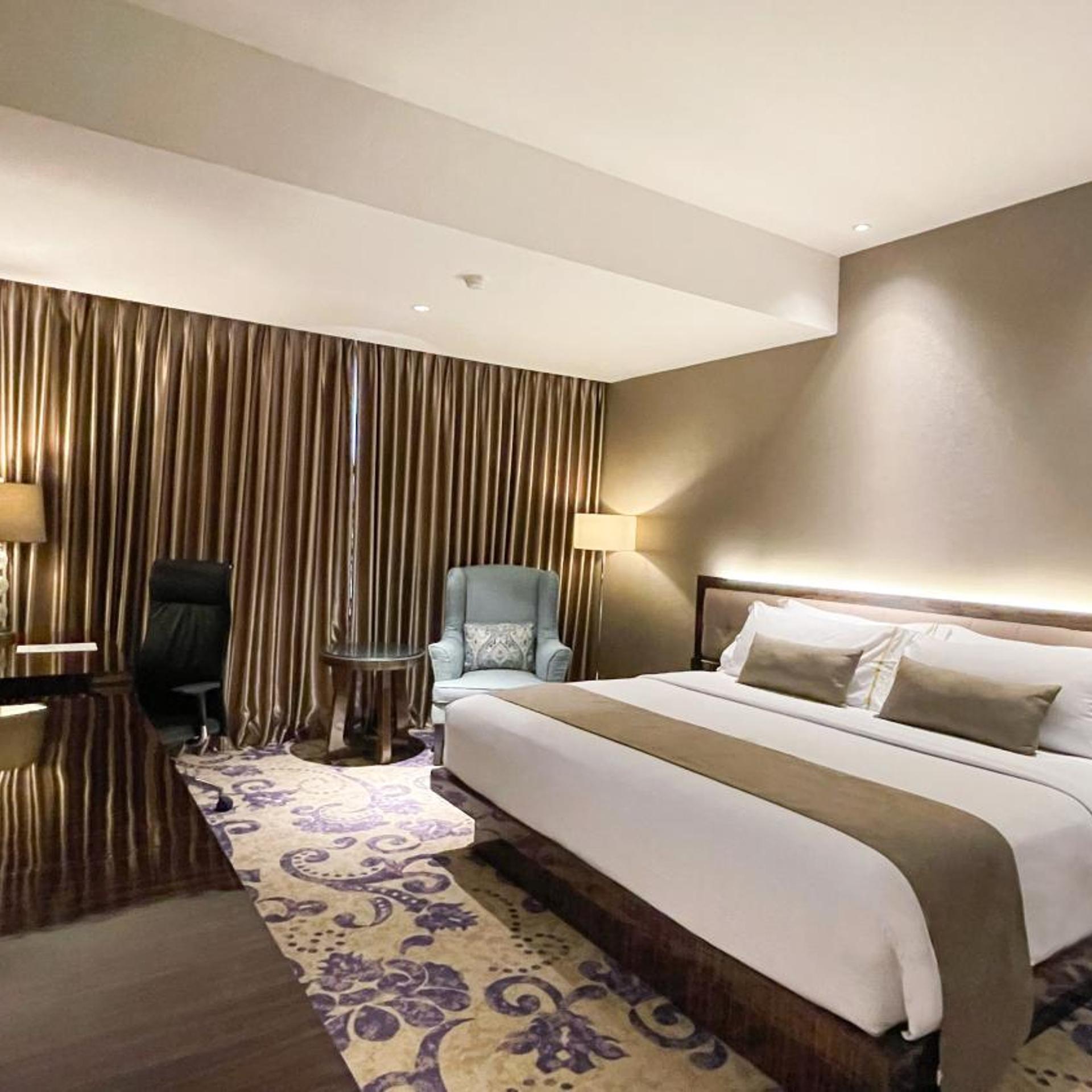 Executive, Suite