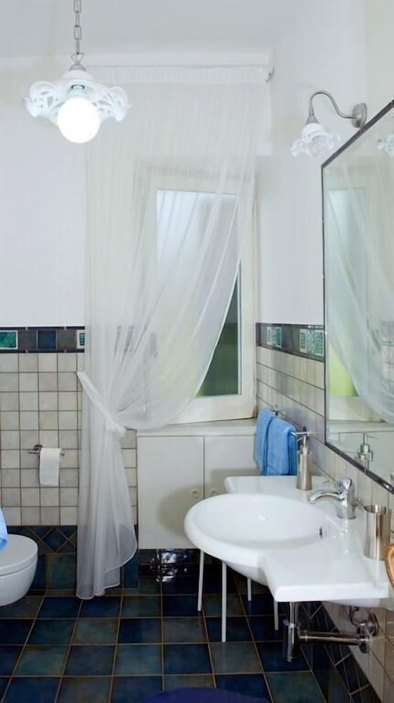 2 BEDROOMS, APARTMENT
