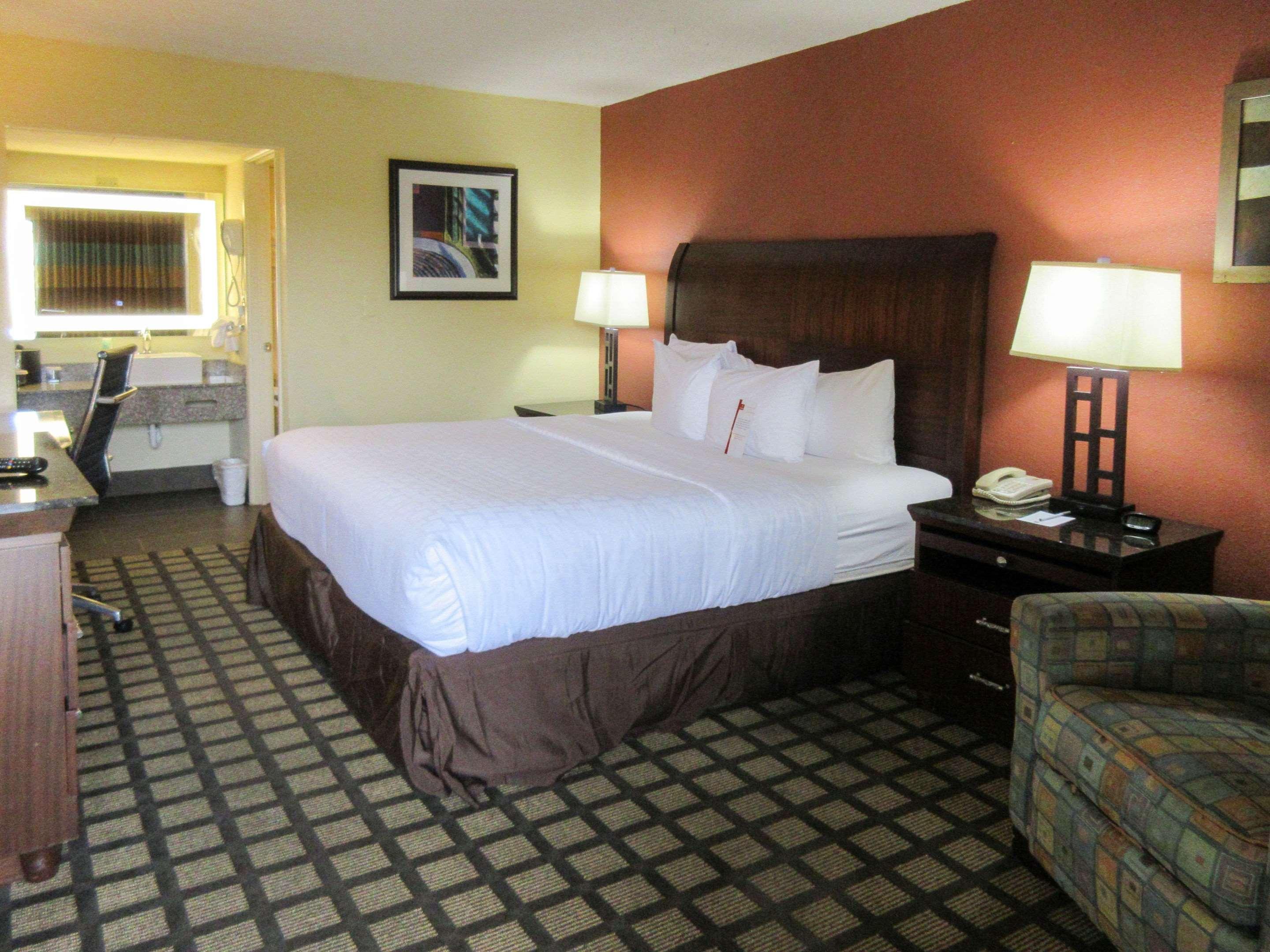 Efficiency, Suite, King Bed
