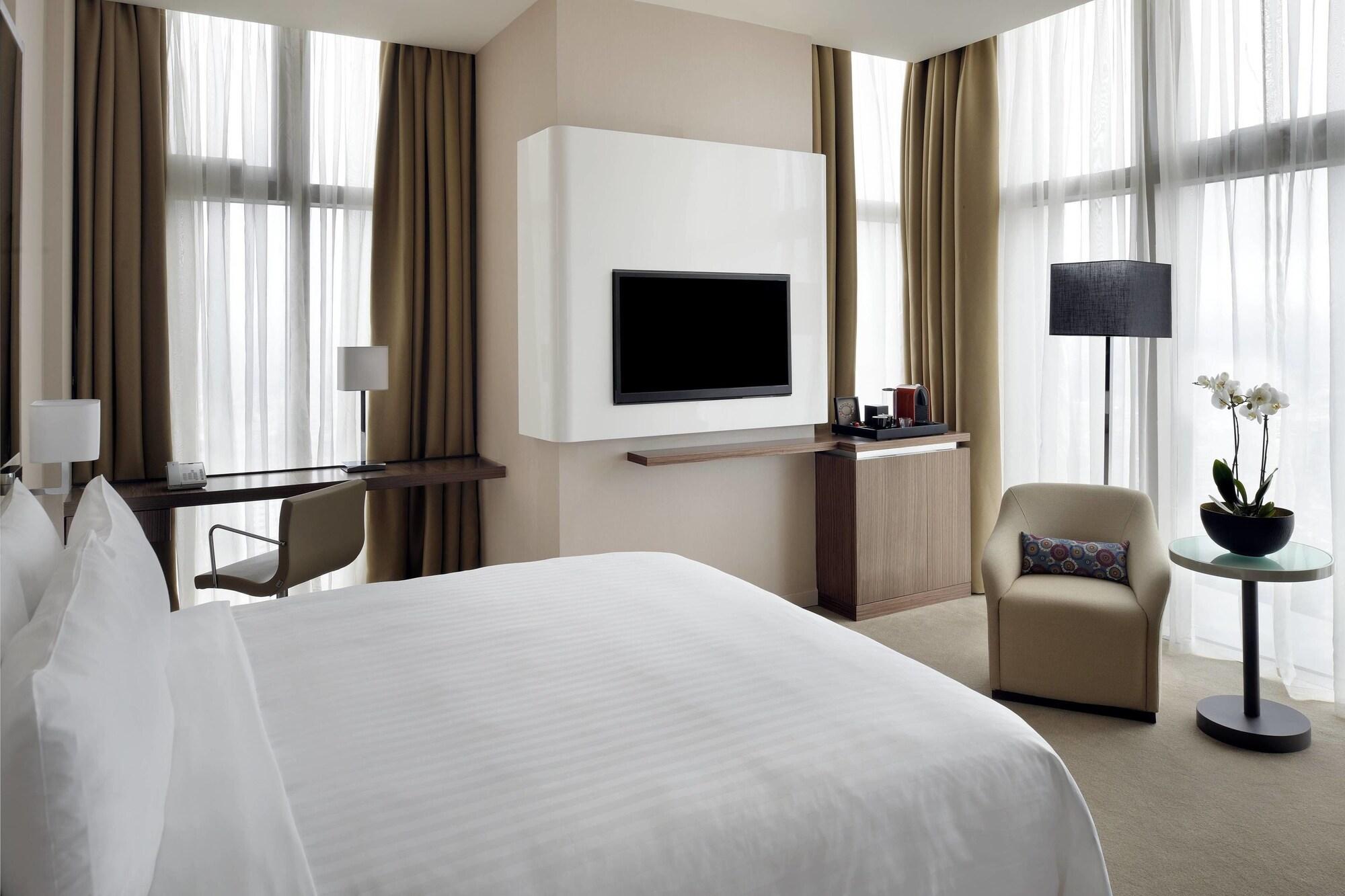 Executive, King Bed, City View