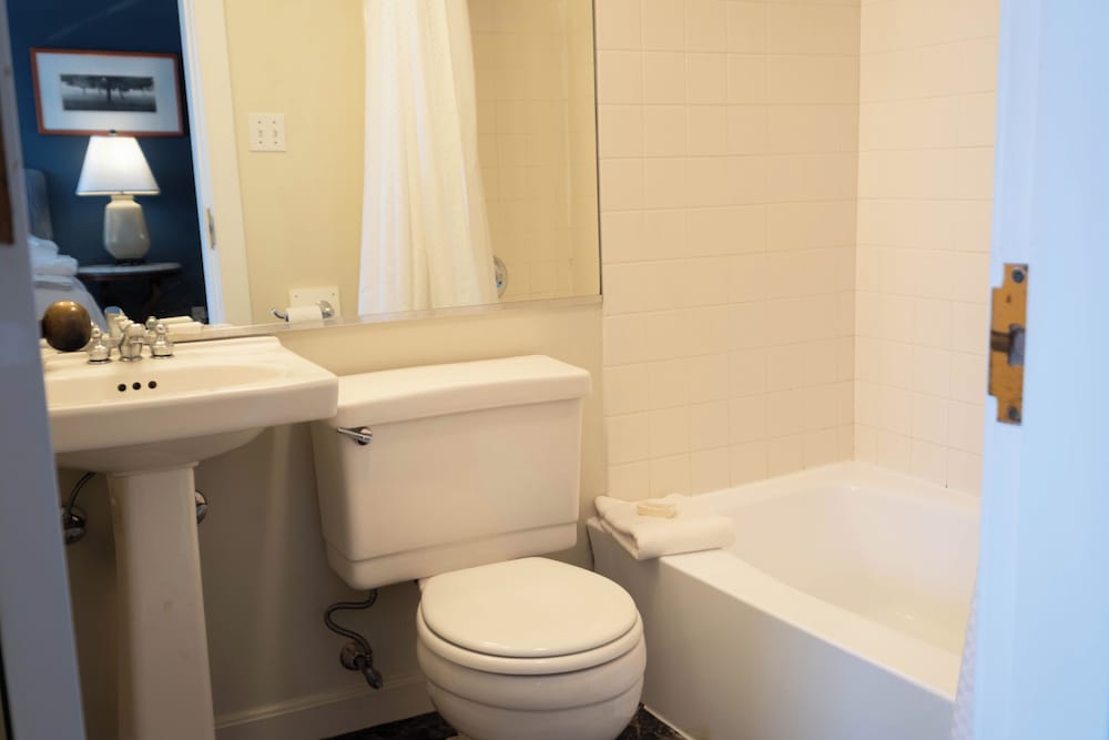 Beach House Inn 47/49