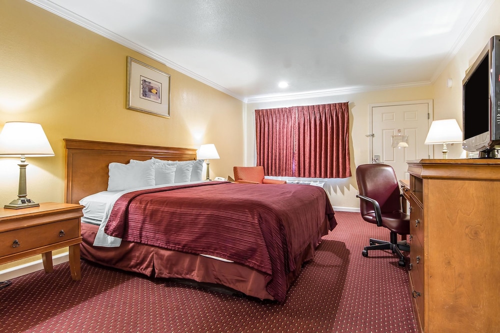 Quality Inn & Suites Gilroy CA 23/47