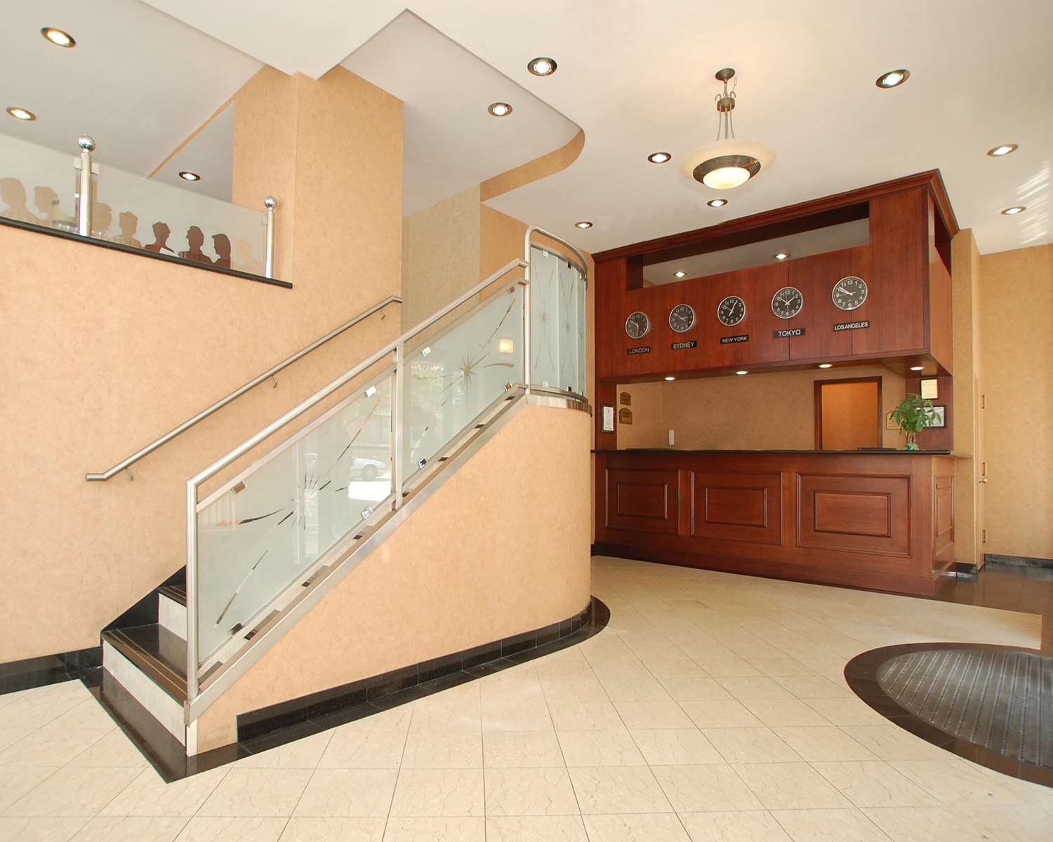 Crescent Hotel 2/5
