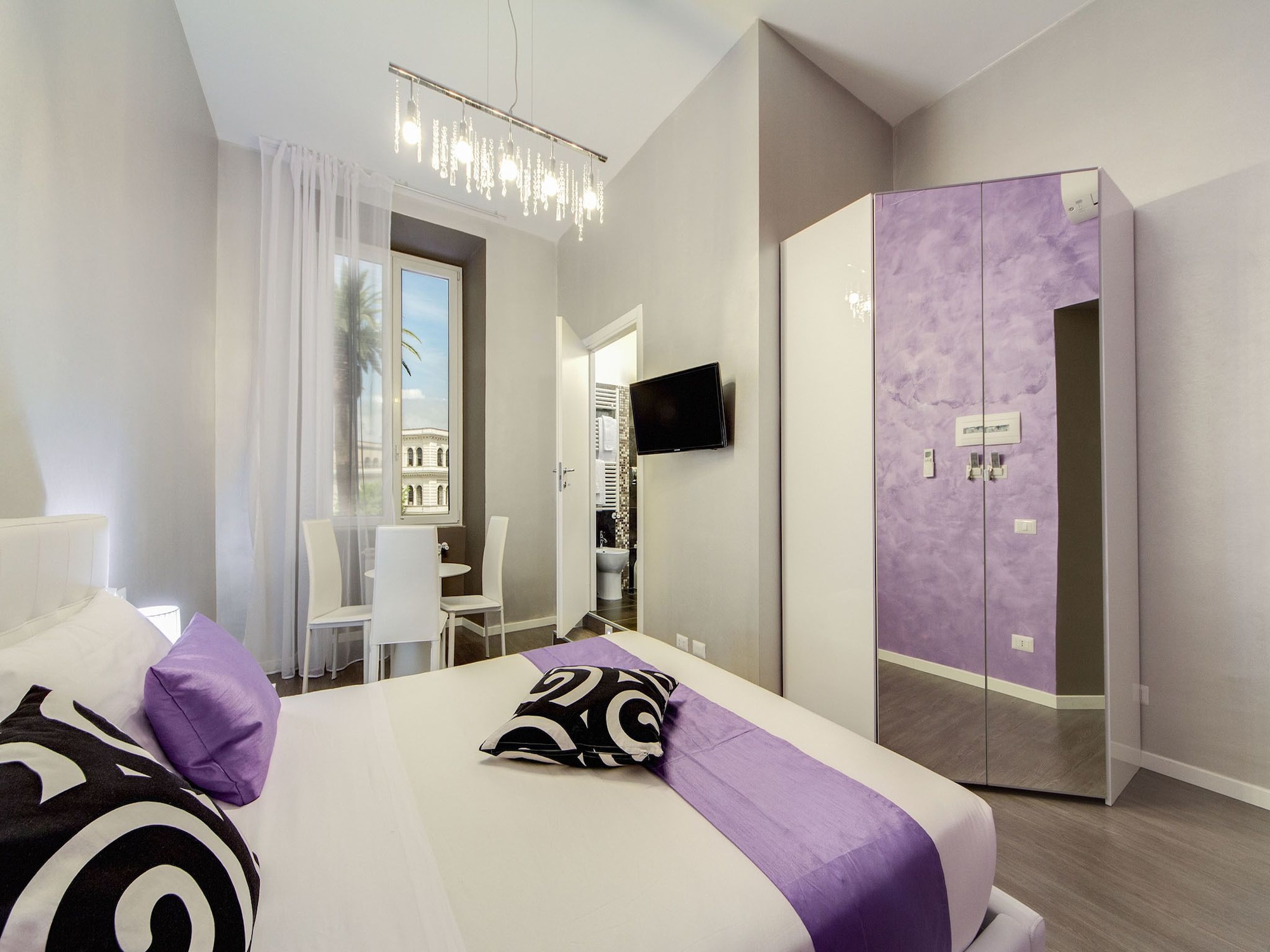 CLASSIC, DOUBLE BED, COURTYARD VIEW, BALCONY