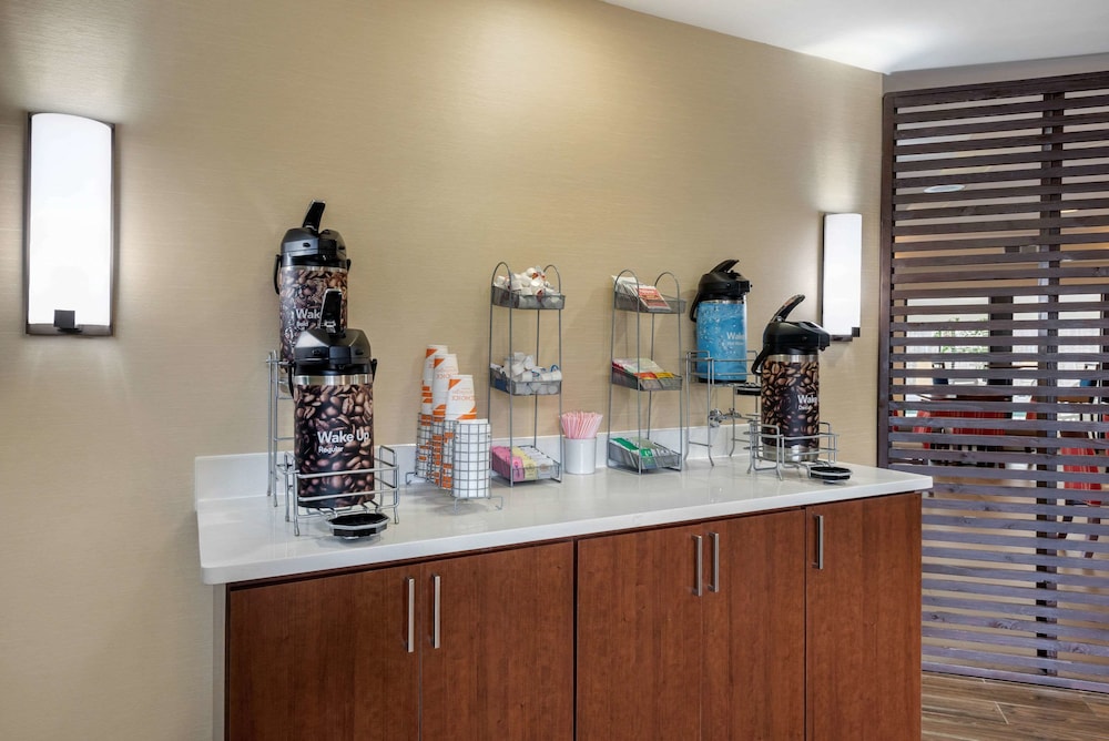 Comfort Suites Lafayette University Area 24/56