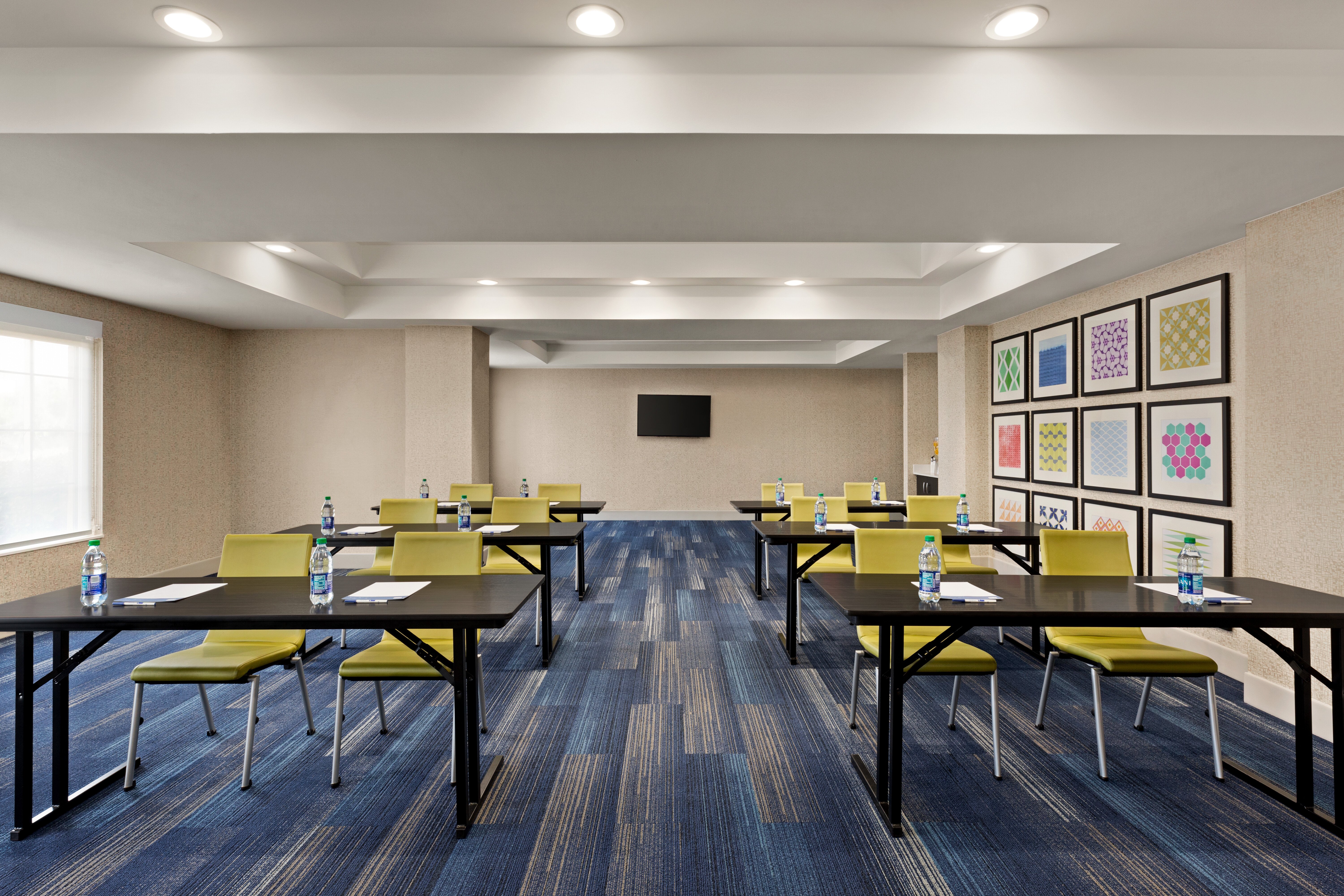 Holiday Inn Express Hotel & Suites Shawnee I-40 49/59