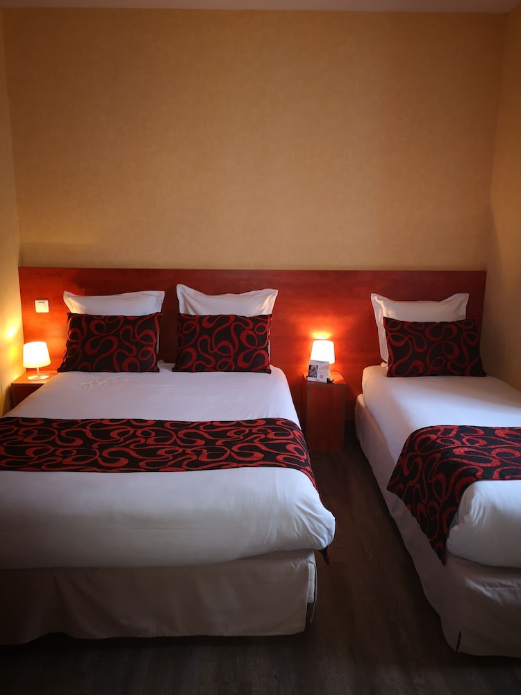 غرفة ثلاثية بسرير مزدوج وسرير فردي، The Originals City Hotel Regina, Perigueux 3/4