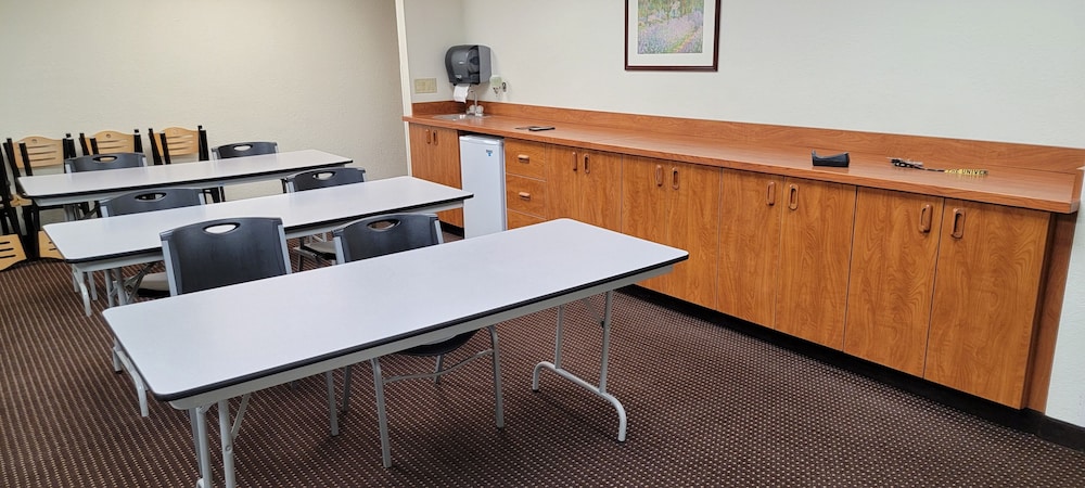 Microtel Inn Suites By Wyndham Rice Lake 13/33