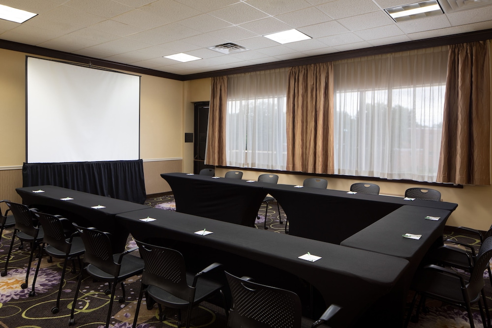 Holiday Inn Clark Newark Area Formerly Crowne Plaza Clark 37/54