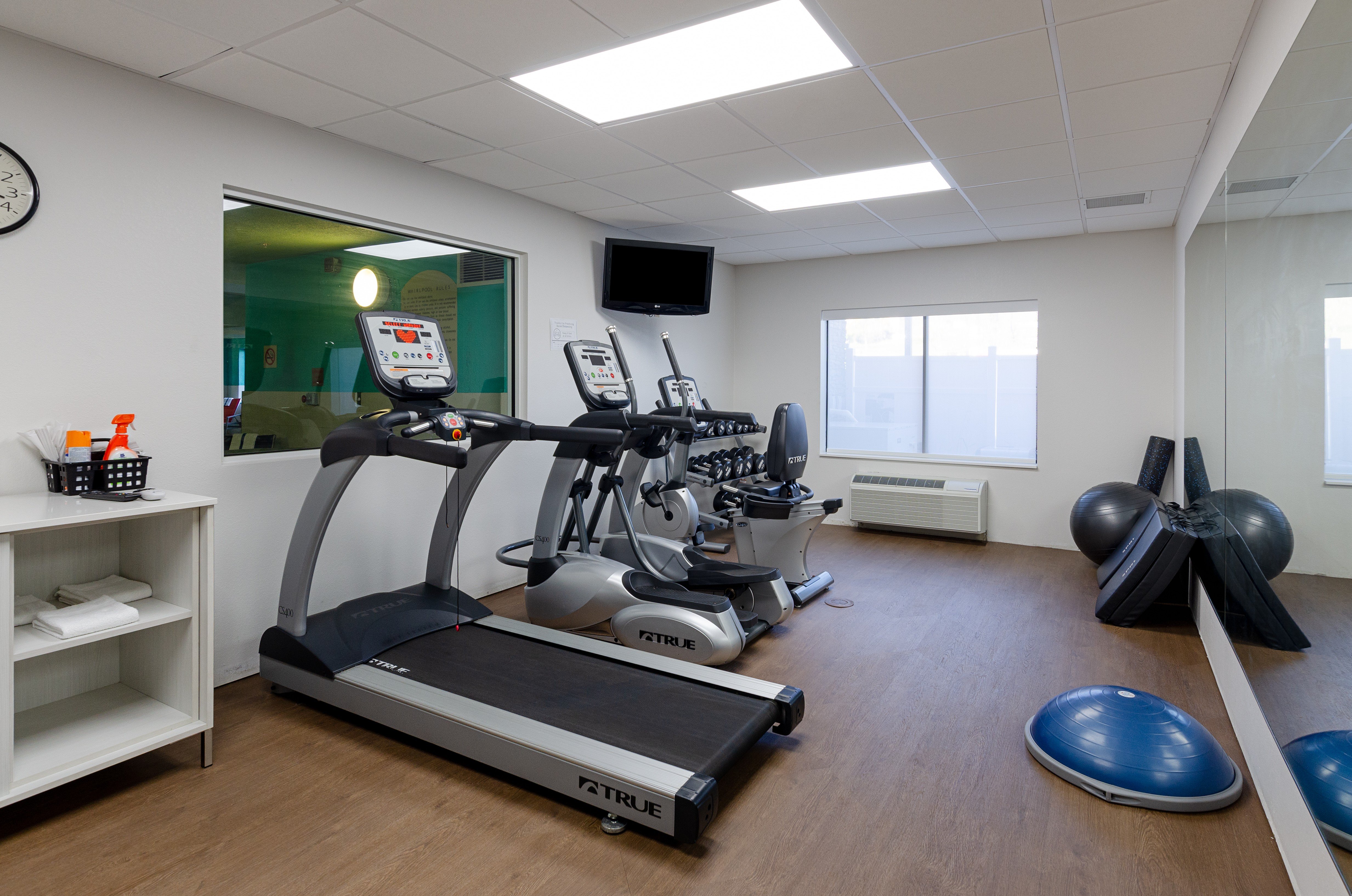 Holiday Inn Express Hotel And Suites Weston 32/54
