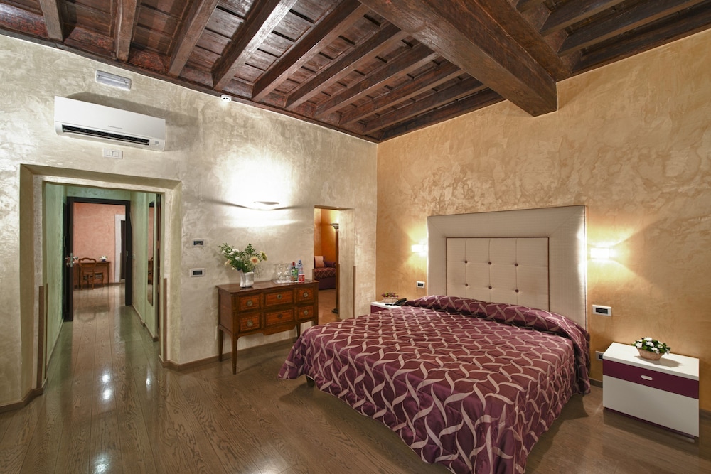 MEZZANINE, 2 BEDROOMS, JUNIOR SUITE, STUDIO, BATHTUB