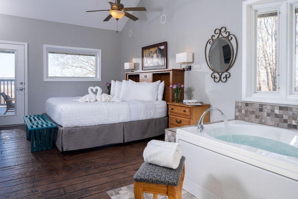 Deck, Cottage, Suite, 2 King Beds, Accessible