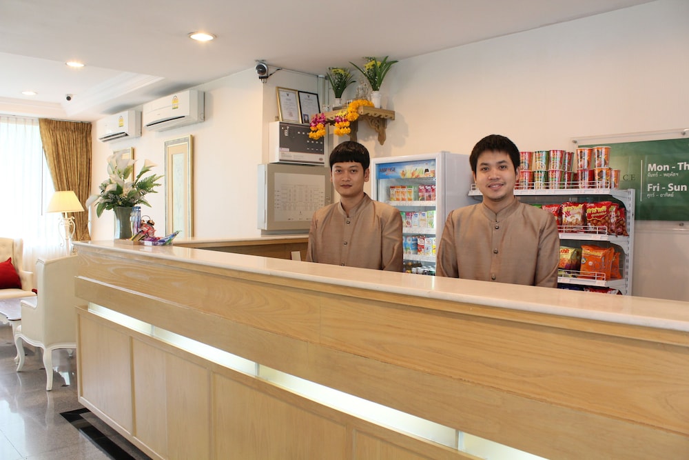 Romance Hotel Srinakarin 12/80