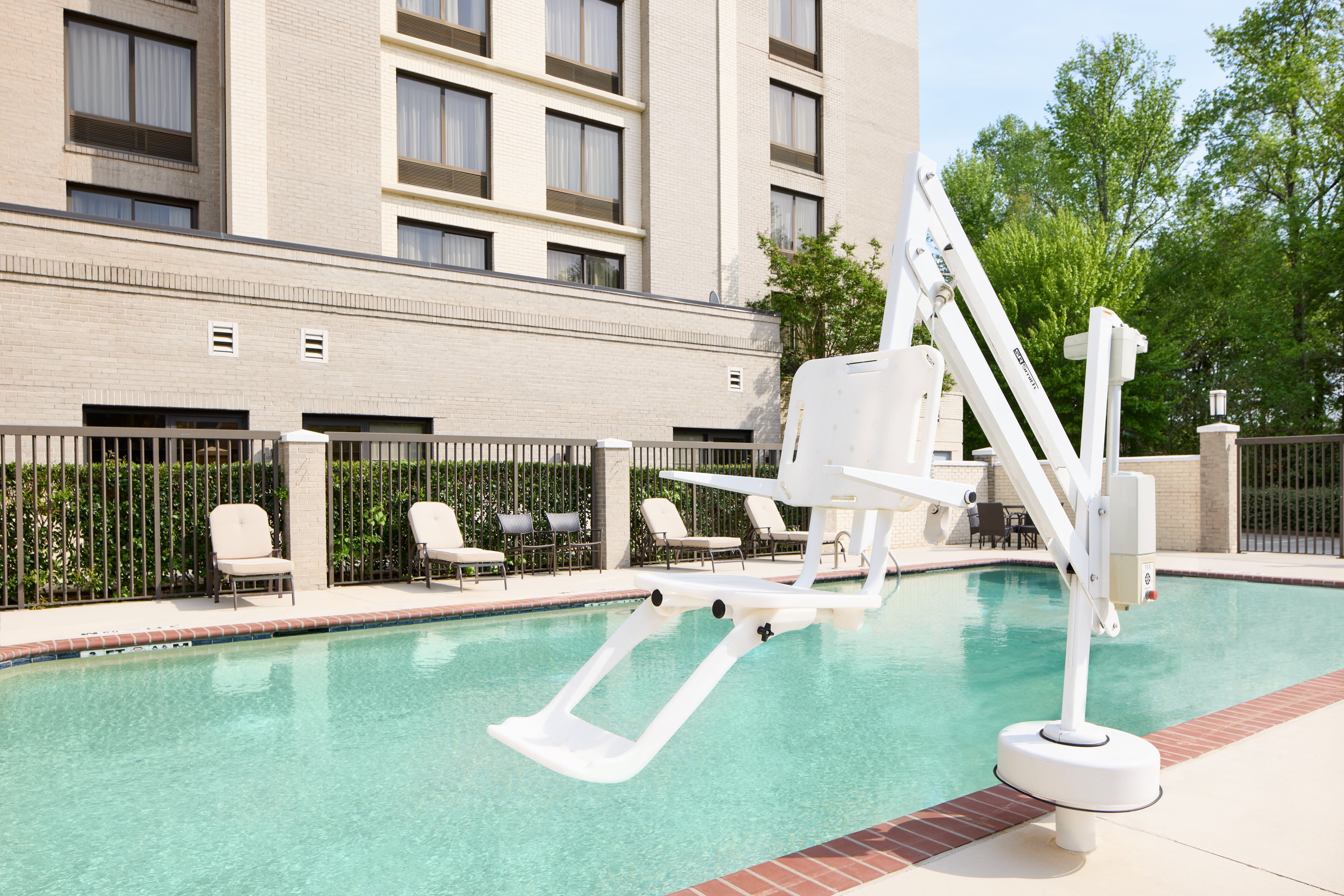 Holiday Inn Express & Suites Alpharetta - Windward Parkway 32/33